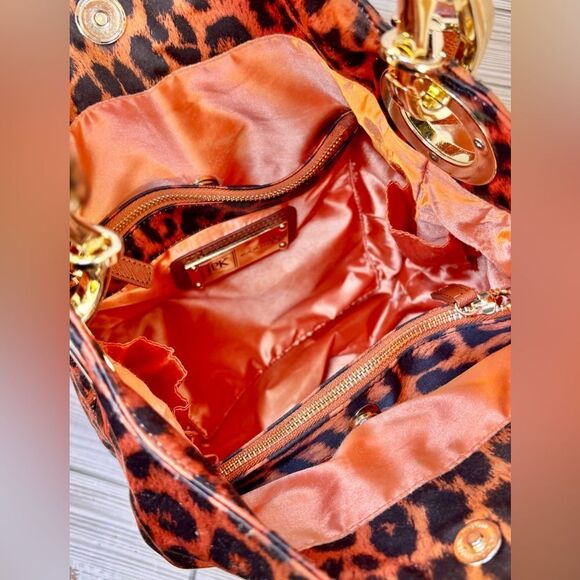 061-JPK Paris Animal Print Nylon shoulder bag w/ crossbody strap - Picture 11 of 11